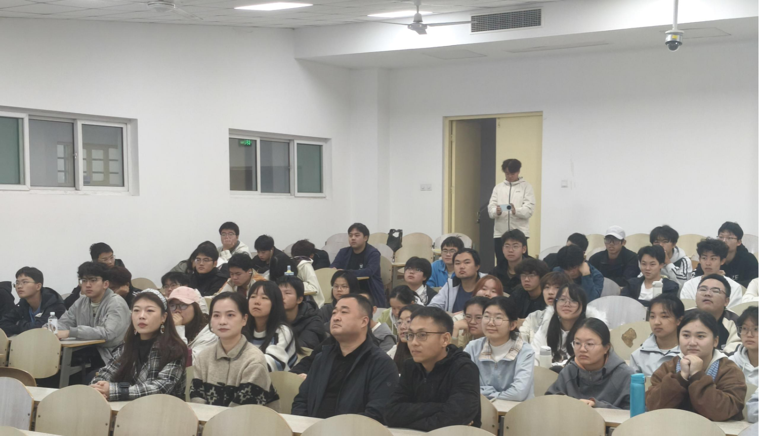 恪守诚信底线  书写青春答卷——新生院开展期诚信教育主题班会