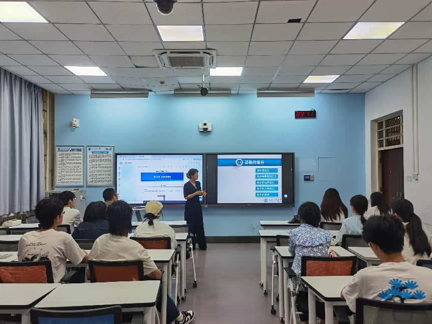 新生院携手高教社开展数字教材教学实践交流活动